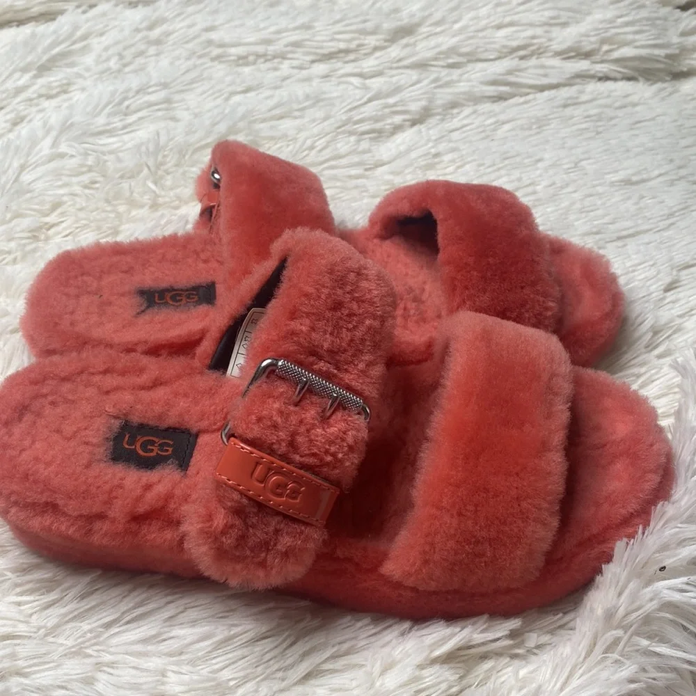 Ugg Platform Coral Colored Fuzzy Slip-On Buckle Sandals Size 8